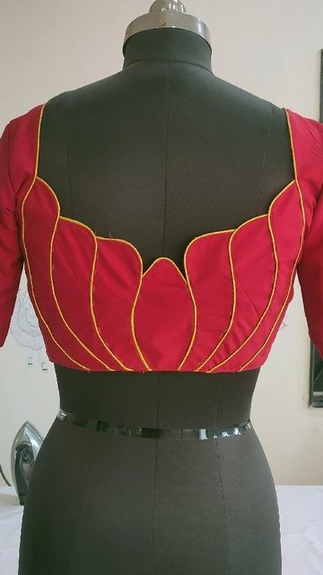 Overcoat Blouse Design, Lotus Back Blouse Design, Red Blouse Designs Latest, Saree Blouse Hand Designs Latest, Latestest Blouse Designs, Traditional Blouse Designs Back, Trendy Blouses Designs, Back Pattern Blouse, New Pattern Blouse Design