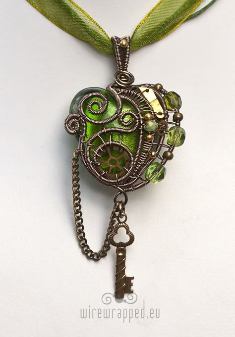 Chave, O Segredo... Chave e Coração... Mode Steampunk, Steampunk Heart, Steampunk Pendant, Diesel Punk, Gothic Steampunk, Punk Jewelry, Steampunk Art, Key To My Heart, Steampunk Jewelry