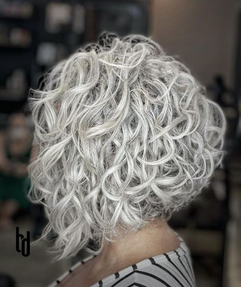 Stacked Inverted Bob, Braids Short, Inverted Bob Haircuts, Grey Curly Hair, Bob Haircut Curly, Styles Braids, Curly Hair Photos, Short Curly Haircuts, Inverted Bob