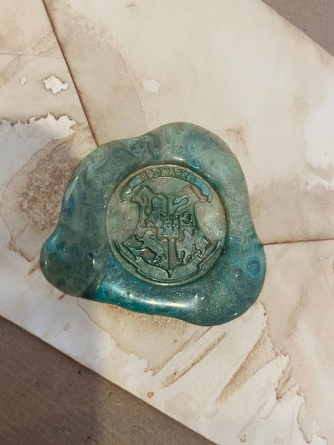 Green Wax Seal Aesthetic, Wax Seal Aesthetic, Hogwarts Wax Seal, Seal Aesthetic, Green Wax Seal, Wax Letter Seal, Letter Seal, Aesthetic Green, Wax Seal