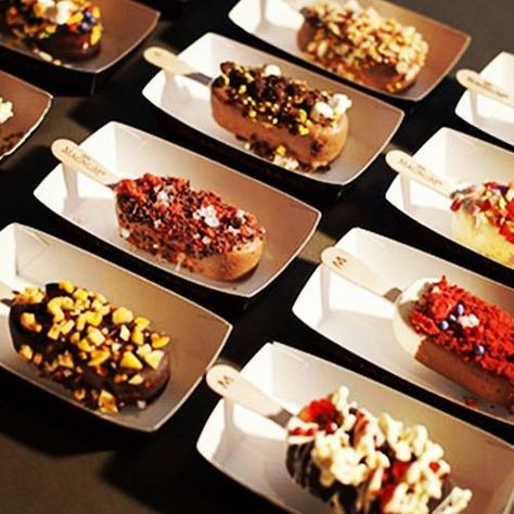 Ice Cream Presentation, Magnum Bar, Chocolate Ads, Ice Cream Wedding, Magnum Ice Cream, Ice Cream Smoothie, Fruit Platter Designs, Ice Cream Parlour, Eat Me Drink Me