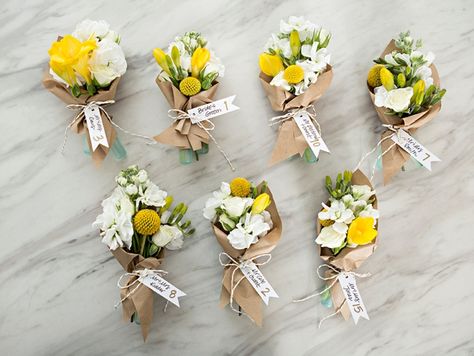 Make your own mini bouquets as seating cards or favors! Diy Wedding Seating, Single Flower Bouquet, Diy Corsage, Wedding Seating Cards, Faux Flower Bouquets, Small Flower Arrangements, Diy Bouquet Wrap, Flower Bouquet Diy, Flower Gift Ideas