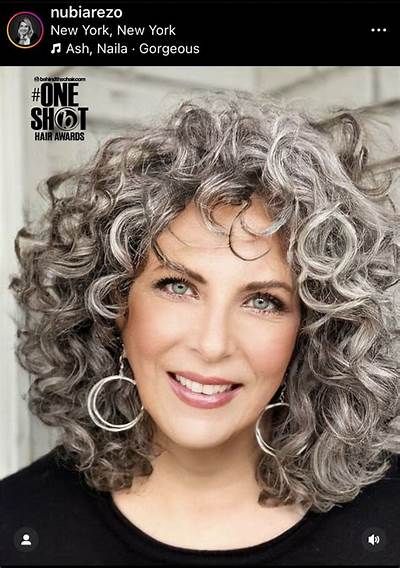 Grey Hair Over 50, Natural Curly Hair Cuts, Grey Curly Hair, Medium Length Curly Hair, Grey Hair Inspiration, Curly Hair Photos, Short Curly Haircuts, Medium Curly Hair Styles, Gray Hair Highlights