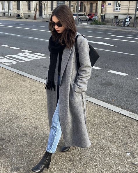 Herringbone Coat Outfit, Long Grey Coat Outfit, Grey Wool Coat Outfit, Coat Outfits For Women, Light Wash Jeans Outfit, Grey Coat Outfit, Wool Coat Outfit, Dress Coat Outfit, Pregnancy Fashion Winter