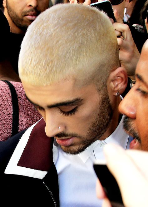 Taylor Hill Hair, Bleached Hair Men, Zayn Malik Style, Big Nose Beauty, Zayn Malik Pics, Bleached Hair, Mens Hairstyles Short, Pop Singers, Zayn Malik