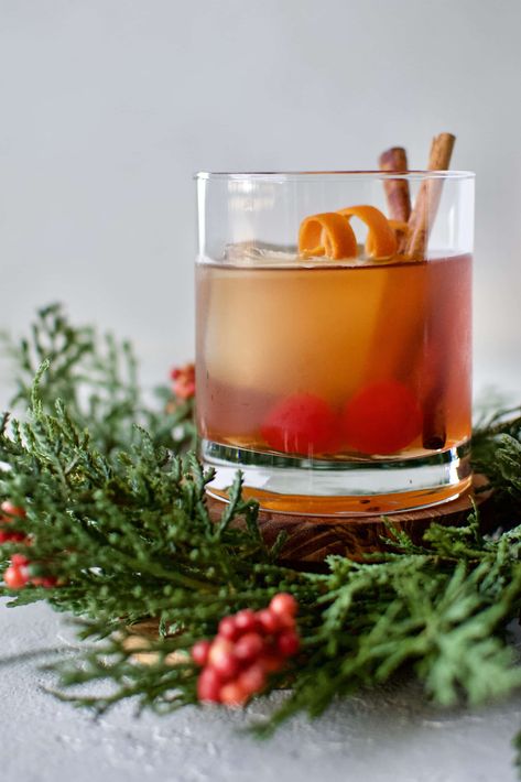 Sweet Old Fashioned Cocktail, Cranberry Old Fashioned, Bourbon Holiday Drinks, Brown Sugar Old Fashioned Cocktail, Brown Sugar Bourbon Cocktail, Bourbon Holiday Cocktail, Cinnamon Old Fashioned, Holiday Old Fashioned, Whiskey Recipes