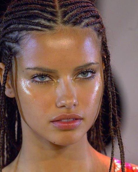 ⚜️Adriana Lima⚜️ on Instagram: “Adriana Lima🔥, for Alexandre Herchcovitch 2006 {pt.4}” Purple Runway, Looks Pinterest, Victoria's Secret Angel, Adriana Lima, Purple Hair, Pretty Face, Makeup Inspiration, Maybelline, Pretty People