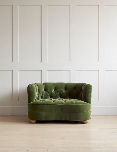 Green Love Seat, Squished Face, Sofa Outlet, Scandi Furniture, Vintage Leather Sofa, Single Seat Sofa, Snuggle Chairs, Single Sofa Chair, Single Sofa