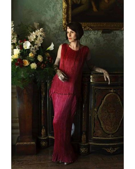 Michelle Dockery in an original Delphos gown by Fortuny, Downton Abbey (2010-15) ♥️ Downtown Abbey Fashion, Mary Crawley, Downton Abbey Costumes, Lady Mary Crawley, Downton Abbey Movie, Downton Abbey Dresses, Style Année 20, Downton Abbey Fashion, Michelle Dockery