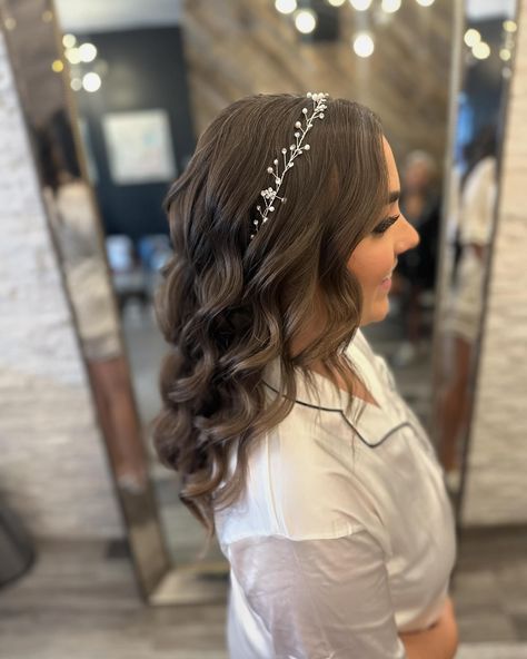 Who says you can’t leave your hair fully down on your wedding day?? Makeup by the sweetest @beautybyadelinellc #bride #bridalhair #curls #fluffycurls #nwihair #nwiwedding #hairvine #headband #bridalglam Curled Wedding Hair Down With Headband, Hair Down With Headband, Wedding Hair Down With Headband, Bride Hair Accessories Headpieces, Curled Wedding Hair, Fluffy Curls, Wedding Day Makeup, Bride Hair, Bride Hair Accessories