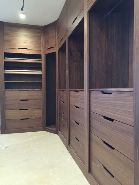 Closet Minimalista, Design Decor Ideas, Master Closet Design, Dressing Design, Armoire Dressing, Walking Closet, Walk In Closet Design, Closet Design Layout, Wardrobe Interior Design