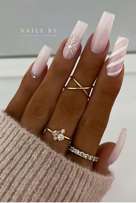 French Tip Acrylic Nails Winter, Christmas Nails Winter White, Milky White Christmas Nails, Nails Acrylic Christmas Simple, Simple Christmas Acrylic Nails, French Tip Winter Nails, Winter French Nails, French Winter Nails, Nails Inspo Christmas