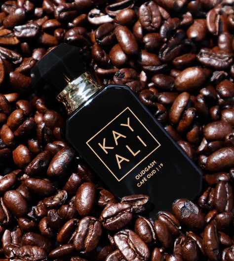 Nothing like the smell of coffee to awaken the senses ☕️ @kayali’s Oudgasm Café Oud | 19 Eau de Parfum Intense is a sensually electrifying fragrance featuring notes of: ☕️ Cappuccino 🤍 Geranium 🌹 Rose Damascena 🤍 White Musk 🍦 Vanilla 🖤 Oud It’s a warm, woodsy coffee fragrance that smells beautiful alone or paired with sweet fragrances! Definitely a must for a coffee lover 😋☕️ Do you like the smell of coffee? ☕️ *gifted with no obligation to post* #kayali #coffee #cappuccino #fragrance #... Coffee Fragrance, Kay Ali, 2025 Journal, Rose Damascena, The Smell Of Coffee, Coffee Scent, Coffee Cappuccino, Vanilla Orchid, Rose Geranium