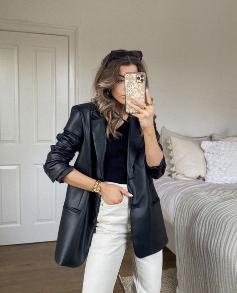 Leather Office Outfit, Leather Blazer Outfit Work, Blazer Piel Outfit, Black Dress And Blazer Outfit, Leather Blazer Outfit Classy, White Shirt Leather Pants, Interior Designer Outfit, Black Leather Blazer Outfit, Leather Blazer Outfit