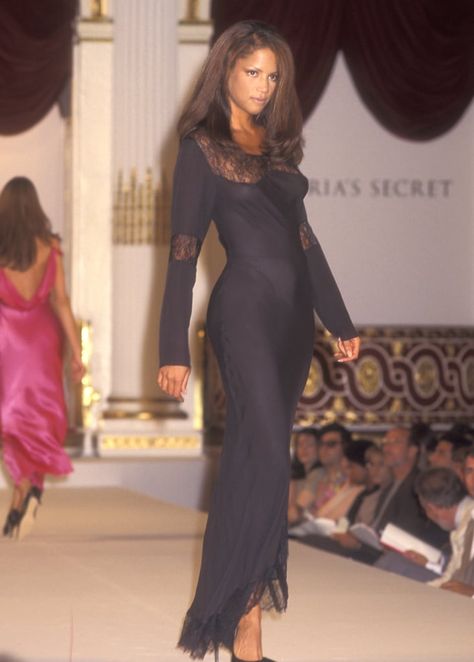 Veronica Webb 90s Dresses Formal, Dresses Formal Long, Victoria’s Secret Models, Victoria Show, Veronica Webb, Fashion Guys, Victoria Secret Runway, Victoria Secret Show, Victoria Secret Models