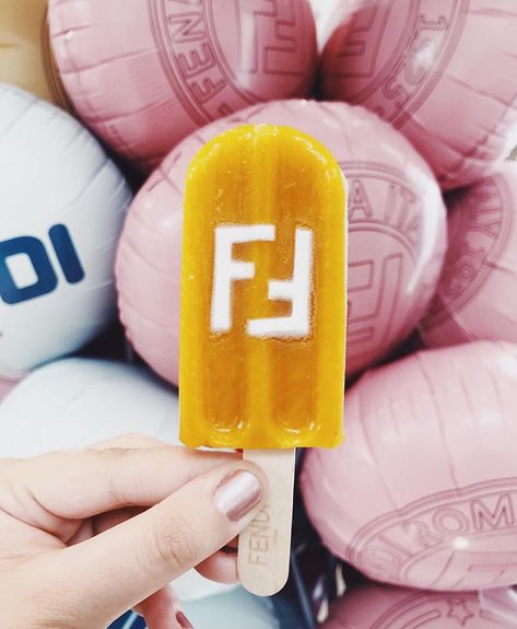 The Blonde Salad on Instagram: “POPSICLES SEASON IS BACK...but make it fashion🍭It’s time to have a break babes😋  #theblondesalad #break #popsicles #fendi #pink #icecream…” Display Techniques, Fendi Outfit, Launch Event Ideas, Pop Up Bar, Canvas Learning, The Blonde Salad, Stockholm Street Style, Event Inspiration, Brand Experience