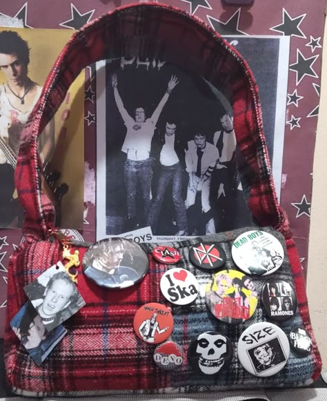 Punk Bag Diy, Punk Purse, Punk Bag, Nerd Emoji, Punk Fashion Diy, Digital Wardrobe, Rock Princess, Crust Punk, Decorated Bags