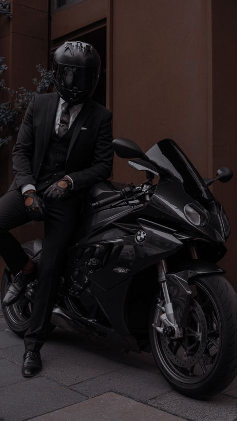 Motorcycle Guy, Best Motorbike, Motorcycle Aesthetic, Biker Aesthetic, Motorcycle Men, Motorcycle Suit, Biker Boys, Horror Movie Icons, Pretty Bike