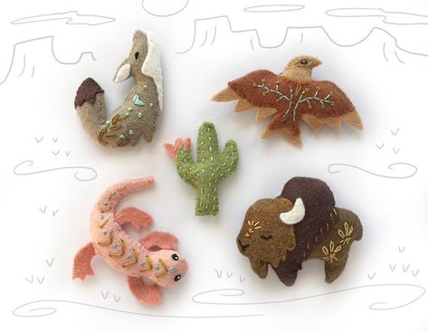 image 0 Sewing Animals, Baby Mobil, Felt Animal Patterns, Desert Decor, Animal Sewing Patterns, Sewing Stuffed Animals, Felt Patterns, Plush Pattern, Embroidery Craft