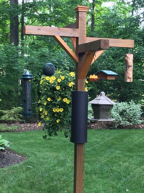 Country Deck Decorating Ideas, Birdhouse Post Ideas Diy, Yard Post Ideas, Bird Feeder Landscaping Ideas Front Yard, Bird Feeder Poles Ideas Diy, Bird Feeder Station Ideas Diy Wood, Bird Feeder Posts Diy Ideas, Bird House Posts Ideas, Outdoor Bird Feeder Station