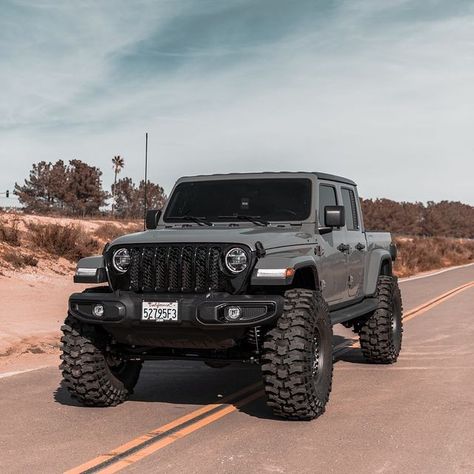 Jeep Wrangler Gladiator, Mobil Off Road, Badass Jeep, Gilles Villeneuve, Dream Cars Jeep, Cool Jeeps, Jeep Rubicon, Jeep Lover, Expedition Vehicle