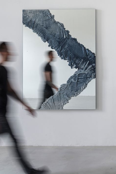 Mirrors by Fernando Mastrangelo seem to have risen from inner earth - News - Frameweb Fernando Mastrangelo, Inner Earth, Painted Mirror Art, Mirror Interior Design, Deco Paint, Office Artwork, Design Room, Mirror Painting, Mirror Interior