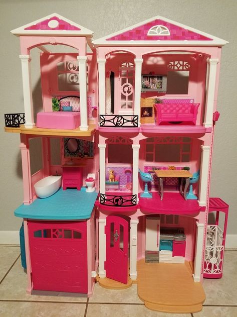 Pink Record Player, Toddler Play Area, Barbie Camper, Set Up Ideas, Barbie Dreamhouse, Upcycled Gifts, Barbie Doll House, Animal Room, Barbie Birthday