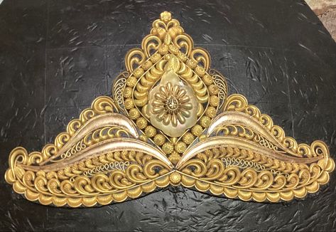 18c gold Mugat Design For God, Gold Mukut Design, Gold Mukut, Indian Crown, Mukut Design, Ganesh Decoration, Maya Modeling, Bridal Necklace Designs, Gold Jewels Design