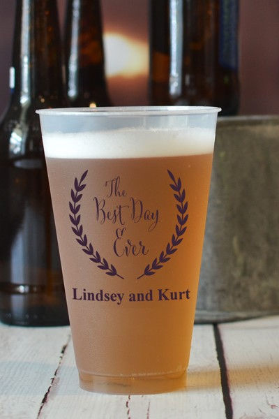 20 Ounce clear frosted plastic beer cup personalized for wedding with the best day ever wheat wreath design and bride and groom name in black print Wedding Keg, Reception Drink Station, Cups For Wedding, Wedding Drinks Reception, Wedding Cups Personalized, Bar Wedding Reception, Brewery Wedding, Beer Keg, Beer Cup