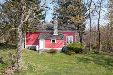 PHOTOS: Inside a Schoolhouse Transformed Into an Adorable Home - Business Insider One Room Schoolhouse Renovation, One Room Schoolhouse, White Stove, Red School House, Airbnb Ideas, Small Foyer, Propane Fireplace, Adorable Home, Auto Shop