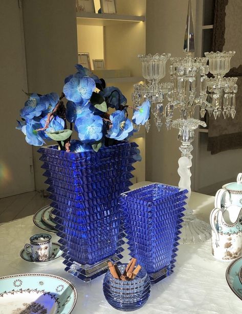 Baccarat Vegas Outfit, Baccarat Crystal, Crystals In The Home, Crystal Vase, Dream House Interior, Baccarat, Mood Pics, Table Setting, Tablescapes