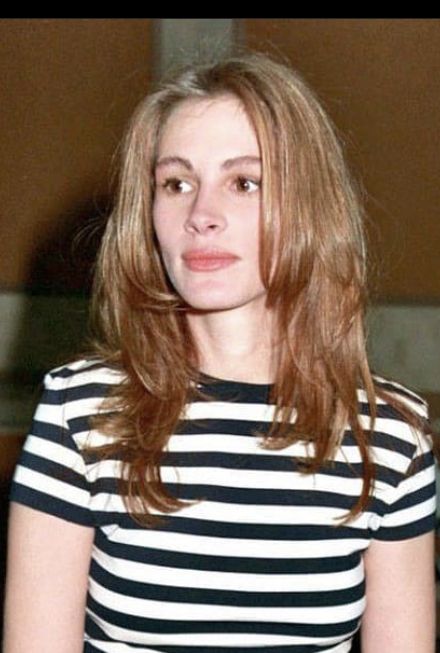 Haircuts Thinner Hair, Julia Roberts Haircut 90s, 70s Straight Hairstyles, Julia Roberts Hair 90s, Julia Roberts Haircut, Julia Roberts Style 90s, 90s Mid Length Hair, 90s Haircuts Long, Straight Medium Length Haircut