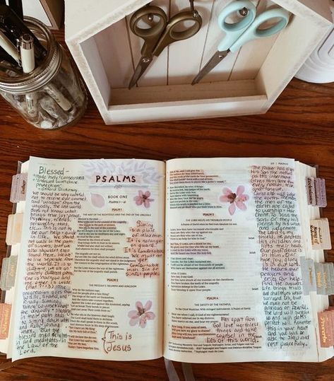 Stacey Blevins on Instagram: "~Bible Journaling~ A sister recently asked me what my system is for Bible journaling, and so I thought I’d share. ~My System~ 1. I begin by praying and asking the Lord to speak to me through His Word. 2. Then I read a chapter once or twice. 3. At that point I grab a highlighter and highlight a verse that sparked some thoughts. 4. Then I write those thoughts in the journaling space and highlight my thoughts in the matching color with the verses I’m writing about. Praying Journal, She Reads Truth Bible, Bible Highlighting, Bible Journaling For Beginners, Christian Studies, Speak To Me, Bible Journaling Ideas Drawings, Bible Doodling, Bible Journal Notes