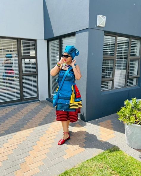 Imibhaco Yesixhosa, Xhosa Traditional Attire Women, Umbhaco Xhosa Designs, Traditional Shweshwe Dresses, Modern Xhosa Attire, Xhosa Traditional Wedding, Xhosa Traditional Dresses, Tartan Rug, Xhosa Culture