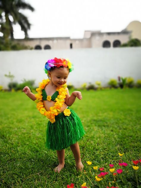 Traje hawaiana Monthly Photos, Photo Ideas, Harajuku, Lily, Festival