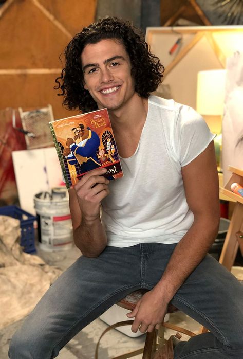 Gael Martinez, Tommy Martinez, Lion Man, Mens Hairstyles Curly, Men's Curly Hairstyles, Theatre Actor, Hairstyles Curly, Curly Hair Men, Curly Hairstyles