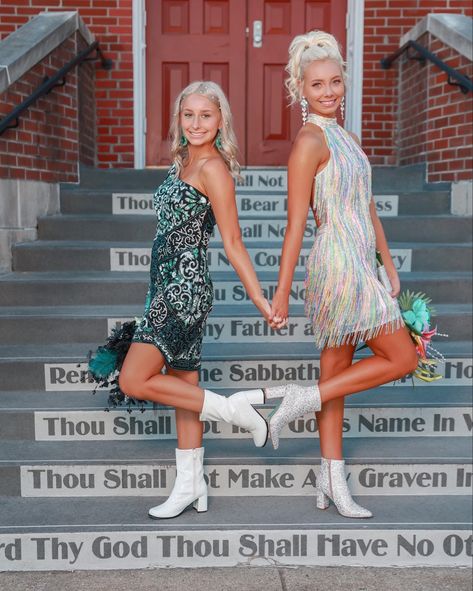 Homecoming Dresses With Boots, Homecoming Dress With Boots, Double Date Hoco Pictures, Preppy Hoco, Hoco Pictures Ideas Friends, Hoco Photoshoot, Homecoming Picture Ideas, Cute Homecoming Pictures, Hoco Pictures Ideas