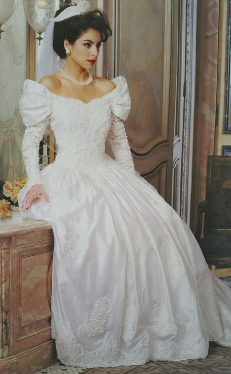 1980s Wedding Dress, 90s Wedding Dress, Vintage Bridal Accessories, 90s Wedding, 1980s Wedding, Antique Wedding Dresses, Vintage Bridal Fashion, Style Année 80, 80s Wedding