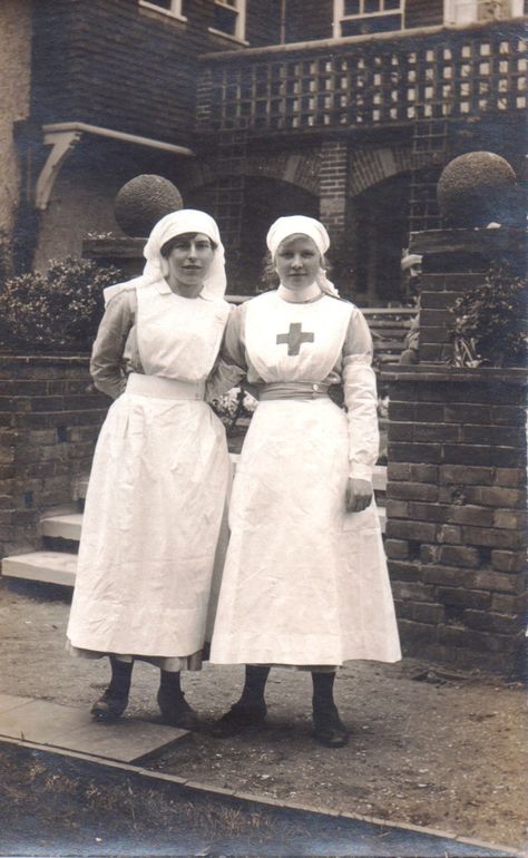 WALTON-ON-THE-NAZE: Singholm Park Red Cross V.A.D. Hospital | great war british home hospitals Red Cross Nurse, Vintage Nurse, Military Nurses, Nurse Uniform, Womens History Month, Medical History, Vintage Portraits, Historical Costume, Red Cross