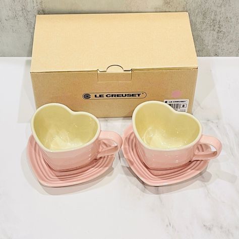 Brand New Le Creuset Heart Mugs Set Of 2 With Saucer In Original Box - Comes With 2 Heart Mugs And 2 Heart Saucer Color: Chiffon Pink Imported Item - Rare Find *** All Sales Are Final, No Return Or Exchange*** Le Creuset Heart Mug, Tea Cups Aesthetic, Le Creuset Heart, Le Creuset Pink, Collage Items, Le Creuset Blue, Kitchen Elements, Girly Apartments, Yellow Mugs