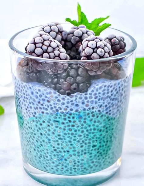 Chia Seed Parfait Chia Seed Overnight Oats, Chia Seed Yogurt, Chia Seed Parfait, Pudding Parfait Recipes, Chai Seed, Easy Make Ahead Breakfast, Chia Parfait, Pudding Parfait, Plant Based Yogurt