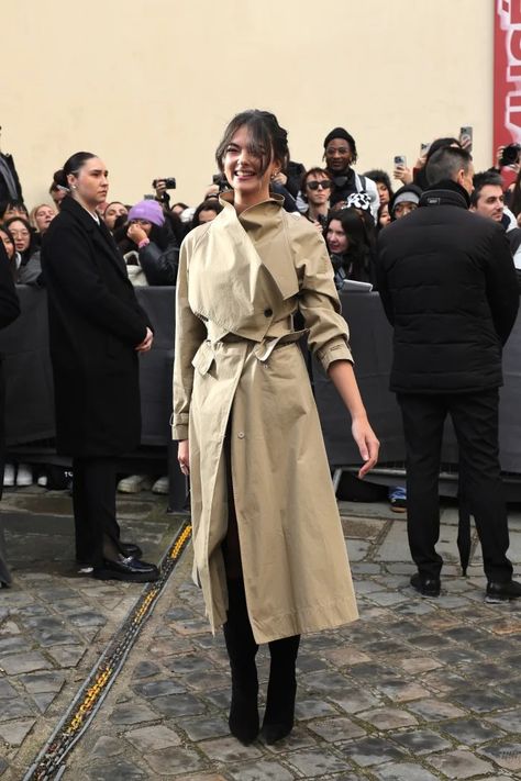 Rihanna Is Back in the Dior Haute Couture Front Row - Fashionista Dior Street Style, Deva Cassel, Dior Outfit, Paris Photo Ideas, Dior Coat, Fall 2023 Ready To Wear, Elizabeth Debicki, Rihanna Photos, Vincent Cassel