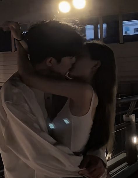 Boyfriend Kissing, Masa Lalu, Bae Goals, Couples Vibe, Cute Relationship Photos, Cute Couples Hugging, Romance Series, Ulzzang Couple, Korean Couple