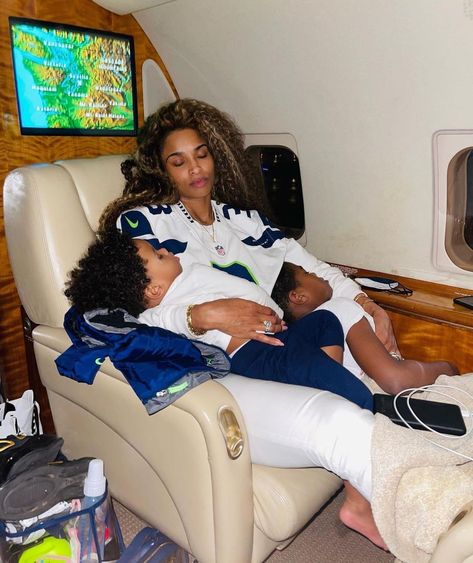 Ciara & Russell Wilson Fanpage on Instagram: “Safe in mom’s arms. #momlife 💙 - - - - - - - - - - - - - - #russellwilson #ciara #futurezahir #siennawilson #winwilson #love…” Wealthy Lifestyle Luxury, Rich Wealthy, Ciara And Russell Wilson, Ciara And Russell, Mom Aesthetic, Wealthy Lifestyle, Moms Goals, Rich Family, Russell Wilson