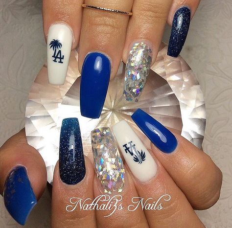 LA ! Dodgers Nails, Dodger Nails, Nfl Nails, Football Nail Art, Football Nails, Dodgers Girl, La Nails, Black Nail Art, Cat Claws