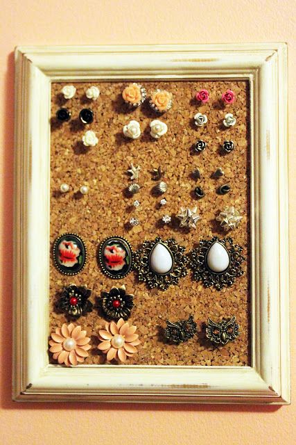 stud earring display/holder--perhaps cover the cork board with fabric? Diy Stud Earring Holder, Earring Stud Holder, Stud Earring Holder, Earring Holder Display, Diy Earring Holder, Jewerly Organizer, Studs Diy, Organizer Diy, Jewelry Displays