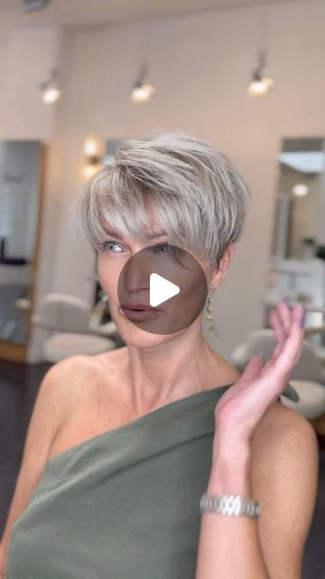 Kort Pixie, Short Platinum Blonde Hair, Kort Bob, Chic Short Haircuts, Short Sassy Haircuts, Sassy Haircuts, Blonde Pixie Hair, Short Hair Pixie Cuts, Pixie Haircut For Thick Hair