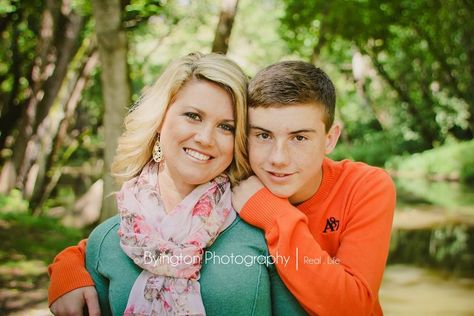 Mother and Son Photo {Byington Photography} Spring Mother Son Photos, Mom And Teenage Sons Photo Ideas, Mother Son Picture Poses, Mother Teenage Son Photos, Mother Teen Son Portraits, Mother Teenage Son Photoshoot, Mother And Teenage Son Photo Ideas, Mom And Teenage Son Photo Ideas, Mother Son Picture Ideas