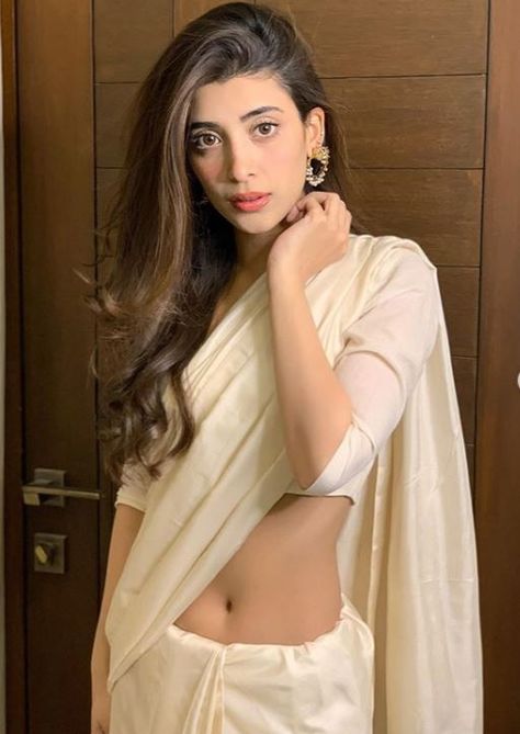 Urwa Hocane dresses Urwa Hocane Dresses, Urwa Hocane, Off White Saree, White Saree, Saree Models, Pakistani Dress Design, Pakistani Actress, Indian Beauty Saree, Actress Photos