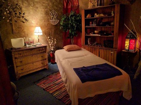 Spiritual Massage Room, Dark Massage Room Ideas, Massage Space Design, Vintage Massage Room, Esthetician Room Lighting Ideas, Healing Office Space, Massage Therapist Room Ideas, Massage Room Ideas Decor Bohemian, Dark Massage Room Aesthetic